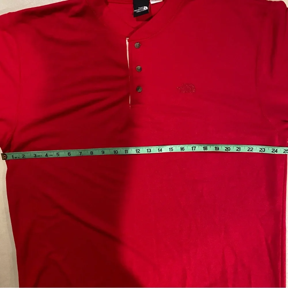 The North Face Shirt Men’s XL Red Short Sleeve Henley